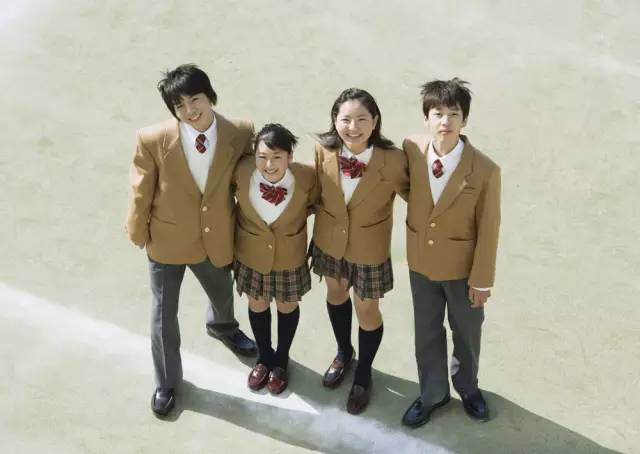 外地人怎样才能在上海中高考,外地人在上海怎么上学