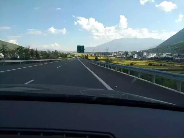 堵在路上别着急,堵在高速上不要慌