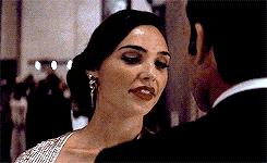 抢尽超人和蝙蝠侠风头的那个女人，到底是怎么样神奇的存在？