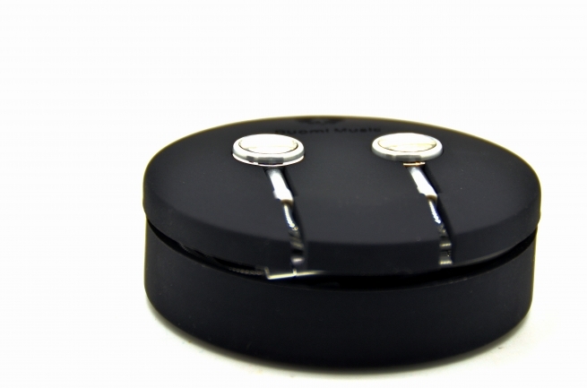 金属感十足的耳机,发光头戴式耳机测评