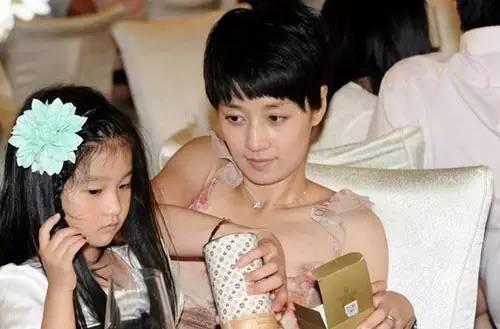 马伊琍的育儿经历有哪些,马伊琍母乳喂养背后的爱与痛