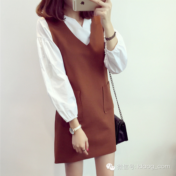 女孩衣橱里必不可少的一款舒适打底衫