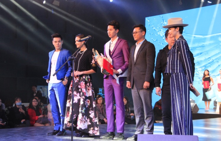 活泉拍拍乳中国校花男神大赛圆满落幕最美校花诞生