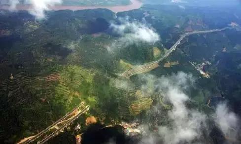 堵在路上别着急,堵在高速上不要慌