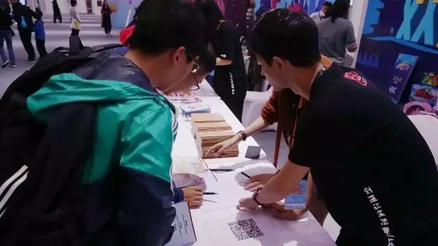 西安这个欢造节结束了熊孩子们还没有玩够