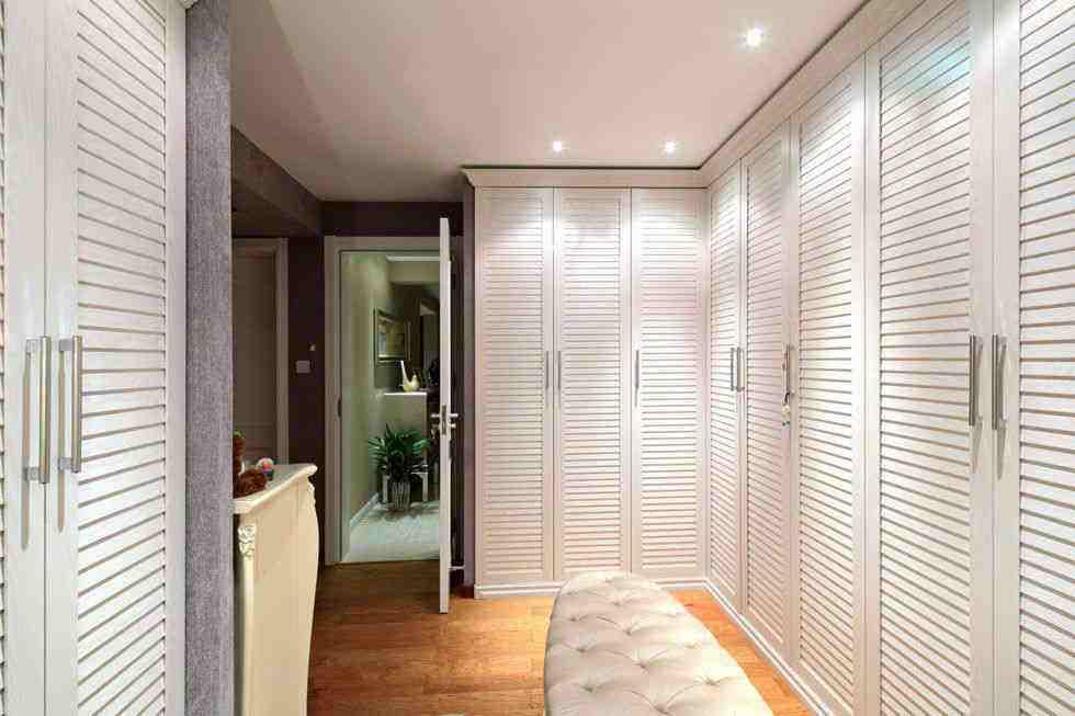 衣柜石膏线裂了怎么办,衣柜顶石膏线掉了怎么补救