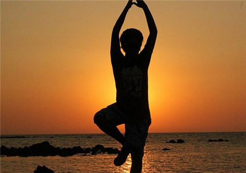 瑜伽的初步练习20式瑜伽经典动作图解
