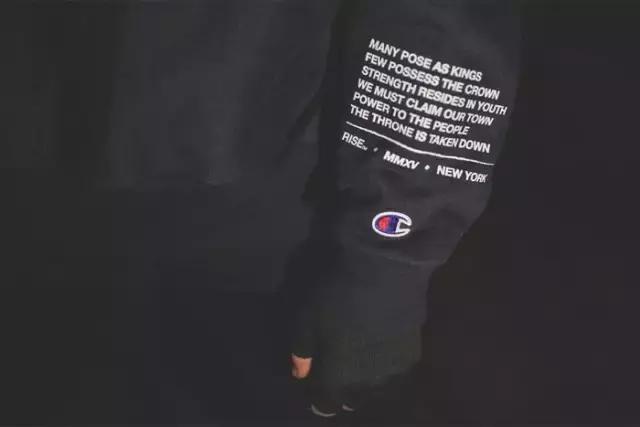 champion黑色和白色哪个好,champion复古低调