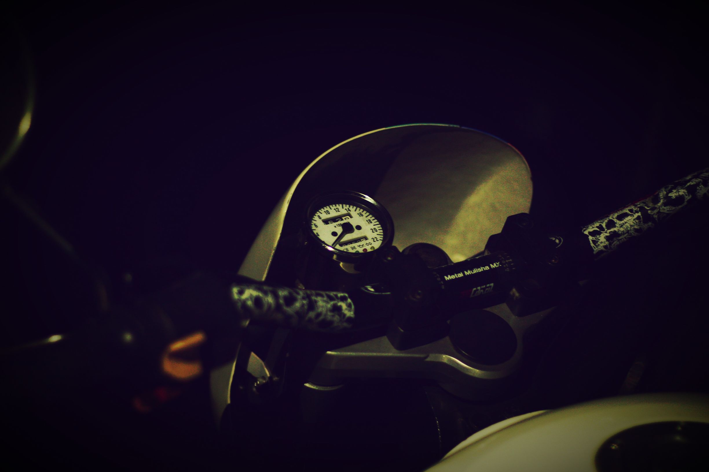 独特设计复古摩托车,中国小伙手工打造摩托车