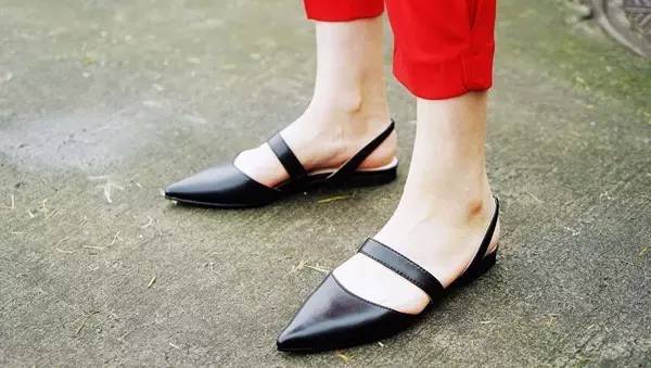 小学生怎么穿潮流时代的衣服 (小学生减龄时尚衣服)