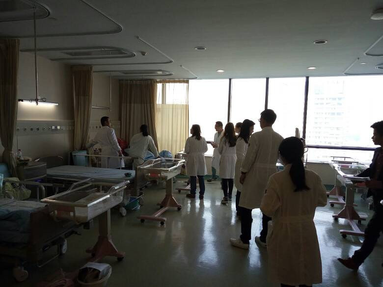 二胎妈妈顺产分娩过程,二胎妈妈剖腹产的经历