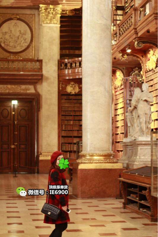 年入百万美女主播欧洲疯狂购买大牌包包，看完觉得她有钱好任性!