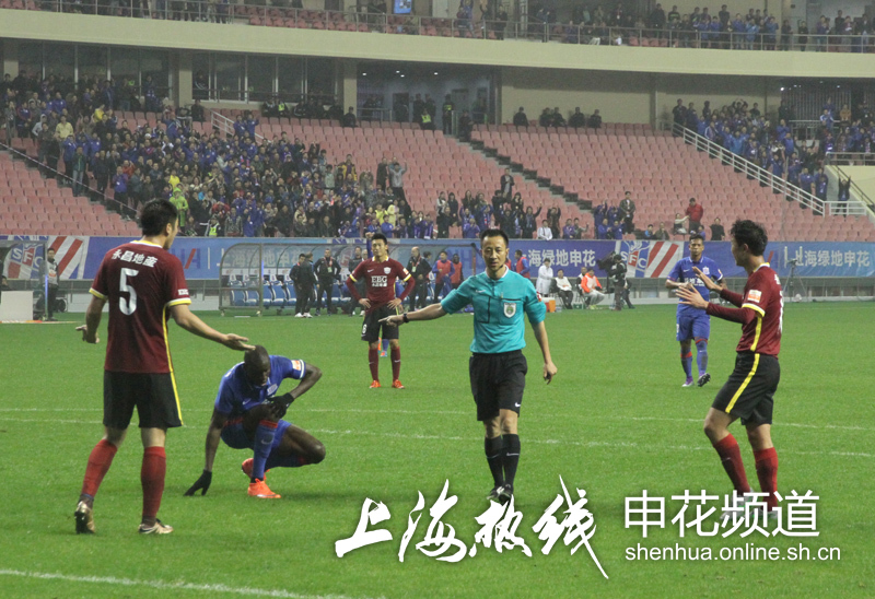 登巴巴绝杀曼联,登巴巴伤停补时