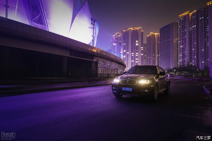 宝马X6，不谈性能如何！自驾遇上大雨还被拍成大片，颜值绝对够！