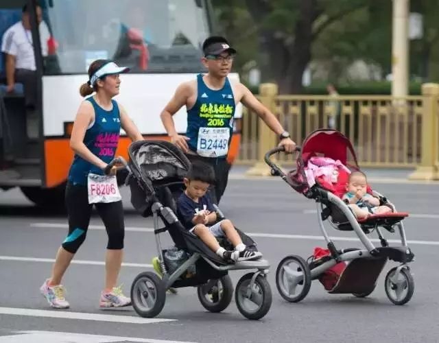 带娃第一辆手推车怎么选,出行带小孩用哪种推车