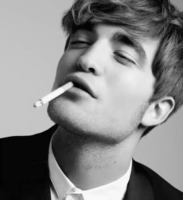 国字脸怎么变成v型脸型,国字脸修饰脸型的发型