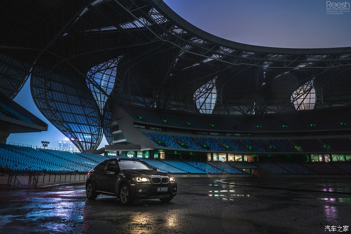 宝马X6，不谈性能如何！自驾遇上大雨还被拍成大片，颜值绝对够！