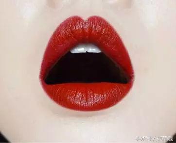 最经典好看的正红色口红款式,十款最好用的口红色号图
