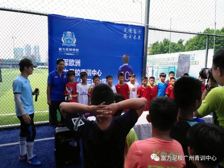 富力青年足球拉练,富力足球学院训练