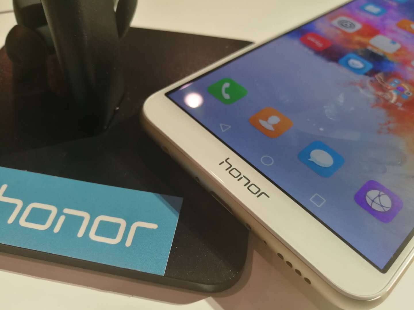 荣耀畅玩7x手机的黑科技,荣耀畅玩7x支持全面屏手势吗