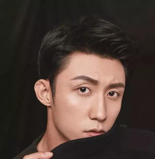 国字脸怎么变成v型脸型,国字脸修饰脸型的发型