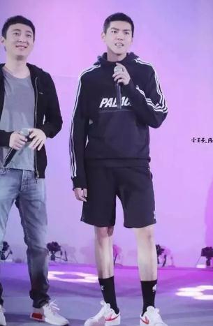 杨幂网红回力鞋,杨幂刘雯的时髦感