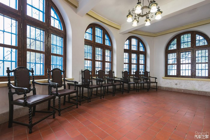 宝马X6，不谈性能如何！自驾遇上大雨还被拍成大片，颜值绝对够！