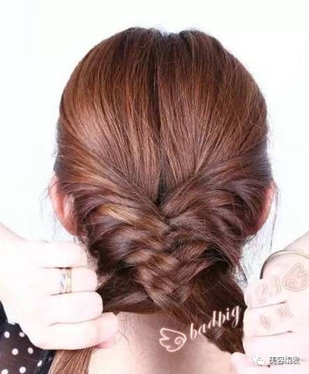 鱼骨辫编发步骤图解教程,鱼骨辫向内编的编发教程