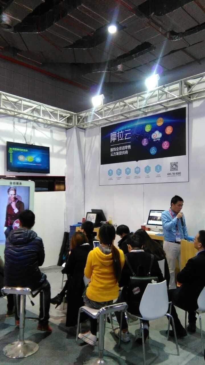 展商风采这个展台不一般，两天竟然吸引了半数以上的观展人群