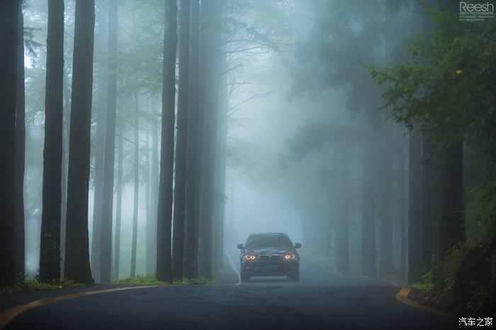 宝马X6，不谈性能如何！自驾遇上大雨还被拍成大片，颜值绝对够！