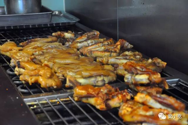 原汁原味的烤猪蹄,用一餐热腾腾的美食迎接冬至