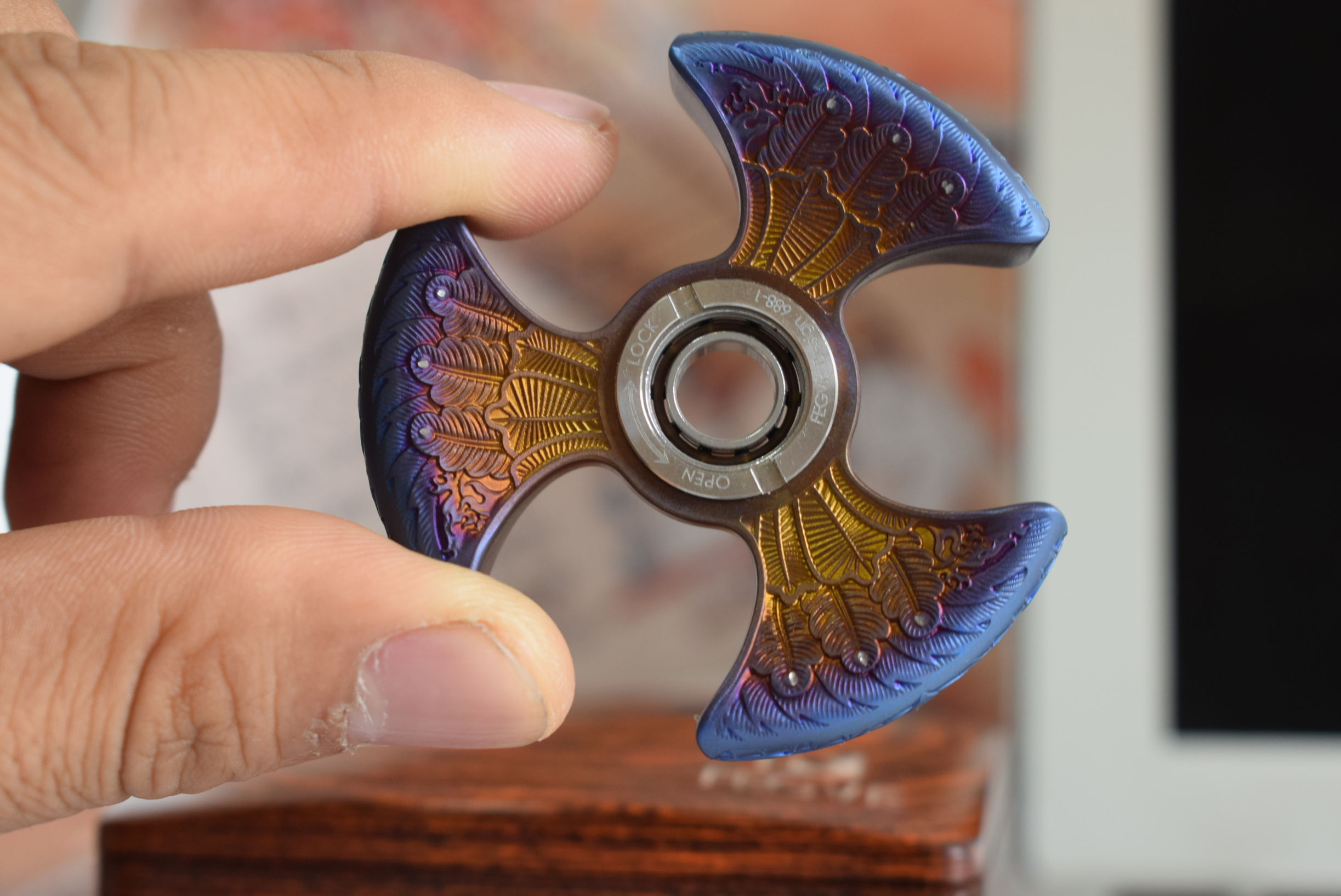 测评指尖陀螺飞花款,最好玩价格还很低的指尖陀螺