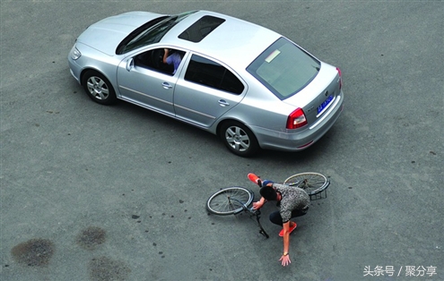 开车在路上遇到碰瓷的如何处理,开车故意碰瓷讹人涉嫌什么罪名