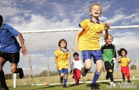 小孩刚刚发现近视怎么预防,孩子出现近视的前兆家长要注意了