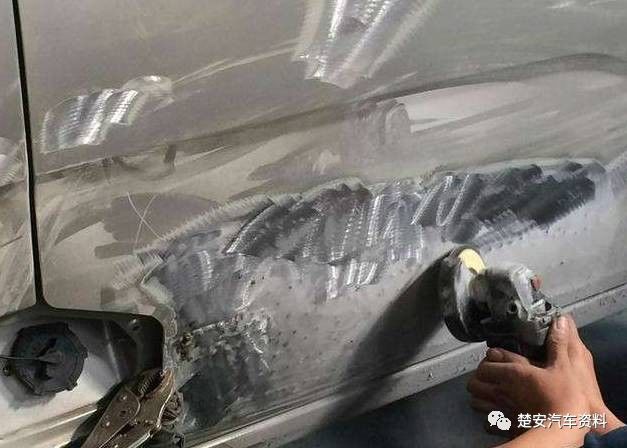 汽车钣金工用锤子敲光辉岁月,汽车钣金工绝招