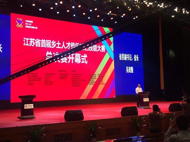 与国际接轨的美容化妆比赛是啥样的？