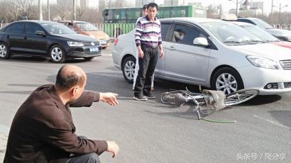 开车在路上遇到碰瓷的如何处理,开车故意碰瓷讹人涉嫌什么罪名