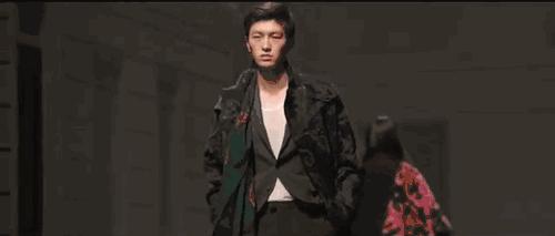 纪凌尘长得帅吗,纪凌尘和男模同台