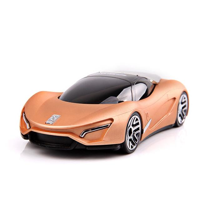 宝马车主停车被堵直接叫挪车,一辆车霸占两个公共车位