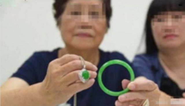 满绿手镯三秒钟做一个，有人因此被骗130万，看得我眼珠都掉了