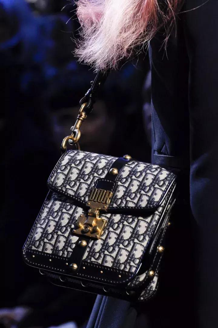 提到老花就只能想起LV？这些被你遗忘的品牌很不甘心！