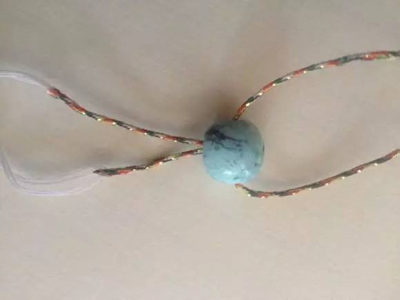 手串断了怎么换绳子,手串珠在手上绳子断了