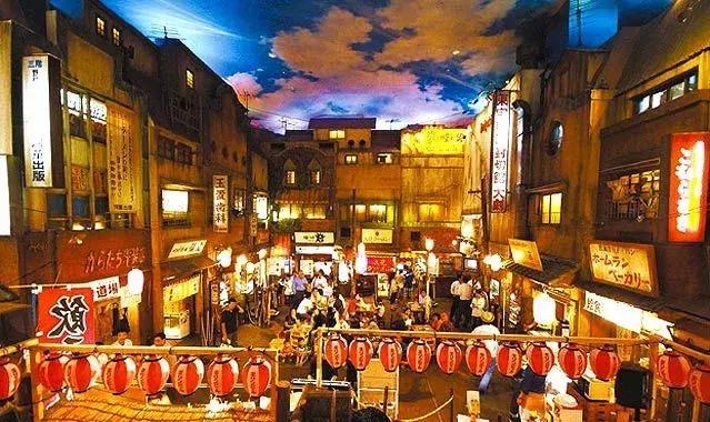 糟！进了上海一家拉面店，员工竟然比我更时髦