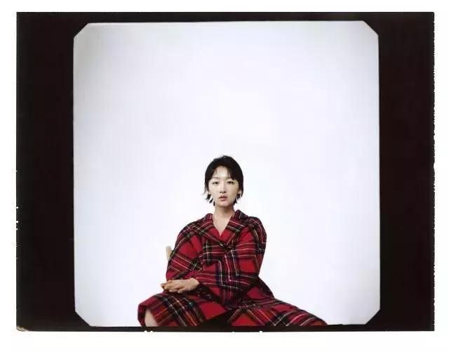 周冬雨burberry最新照片,burberry全球形象大使