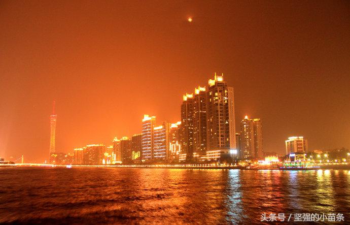 小蛮腰附近珠江夜游,广州珠江夜游坐轮船看小蛮腰