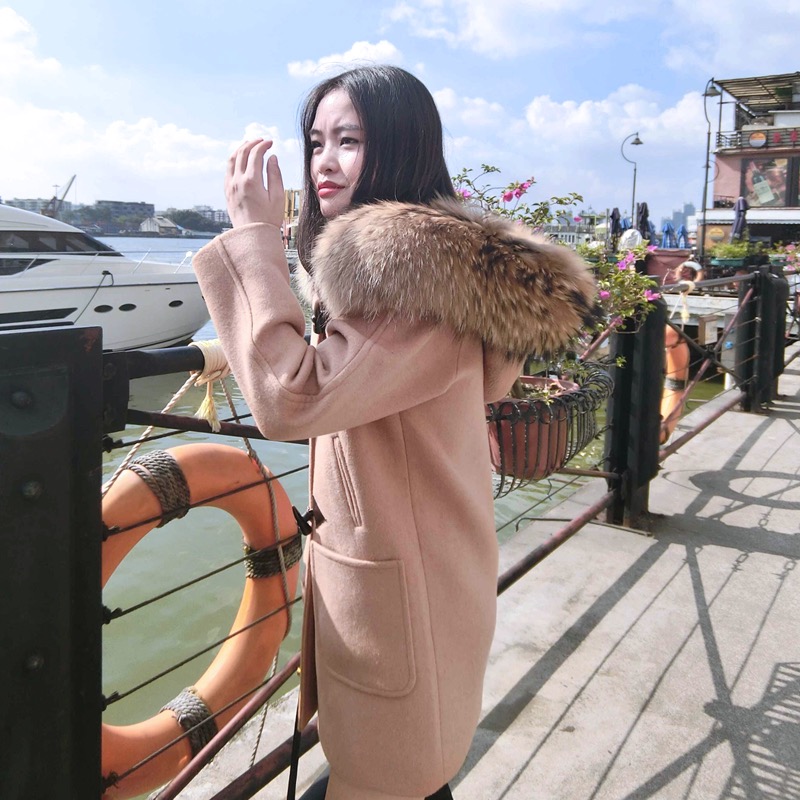 牛角扣大衣怎么搭配减龄,减龄牛角扣羊绒大衣