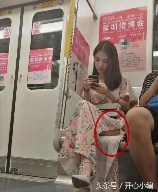 这样标准都找不到女朋友，一定是憋坏了，你看被子下面放的东西