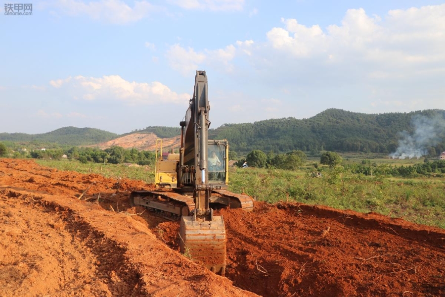 买台挖掘机一年能赚钱吗,沃尔沃挖掘机翻新修复全过程