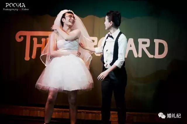 正经新娘扮奥特曼给新郎惊喜,新郎结婚现场化身奥特曼