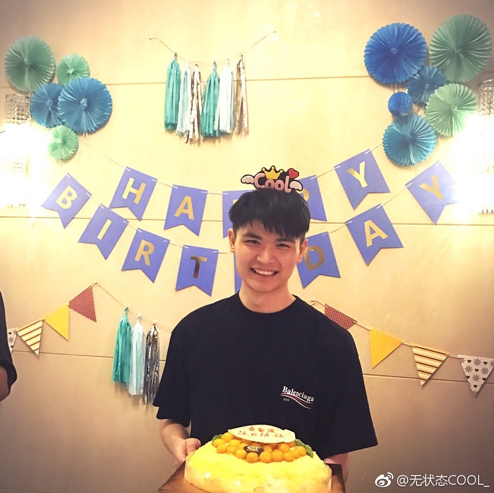 S7门票炒到6000一张,LOL玩家伤不起!草莓买不到票,无状态送票